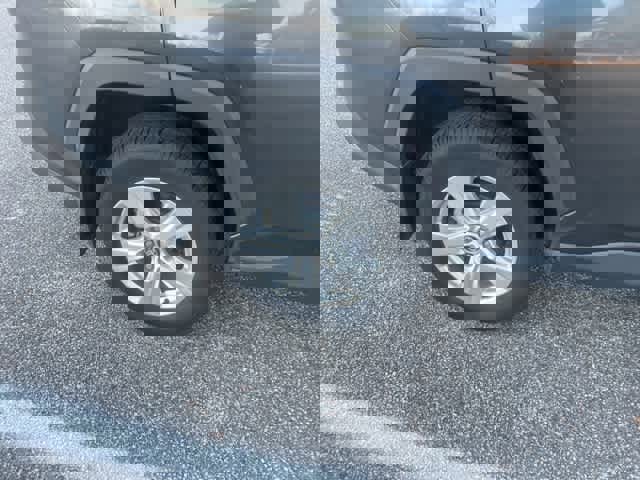 Used 2020 Toyota RAV4 XLE image 15