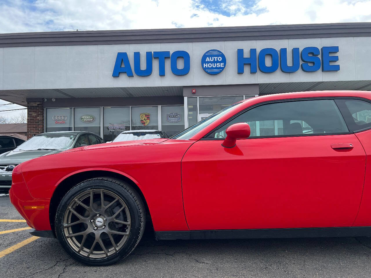 Used 2015 Dodge Challenger SXT image 30