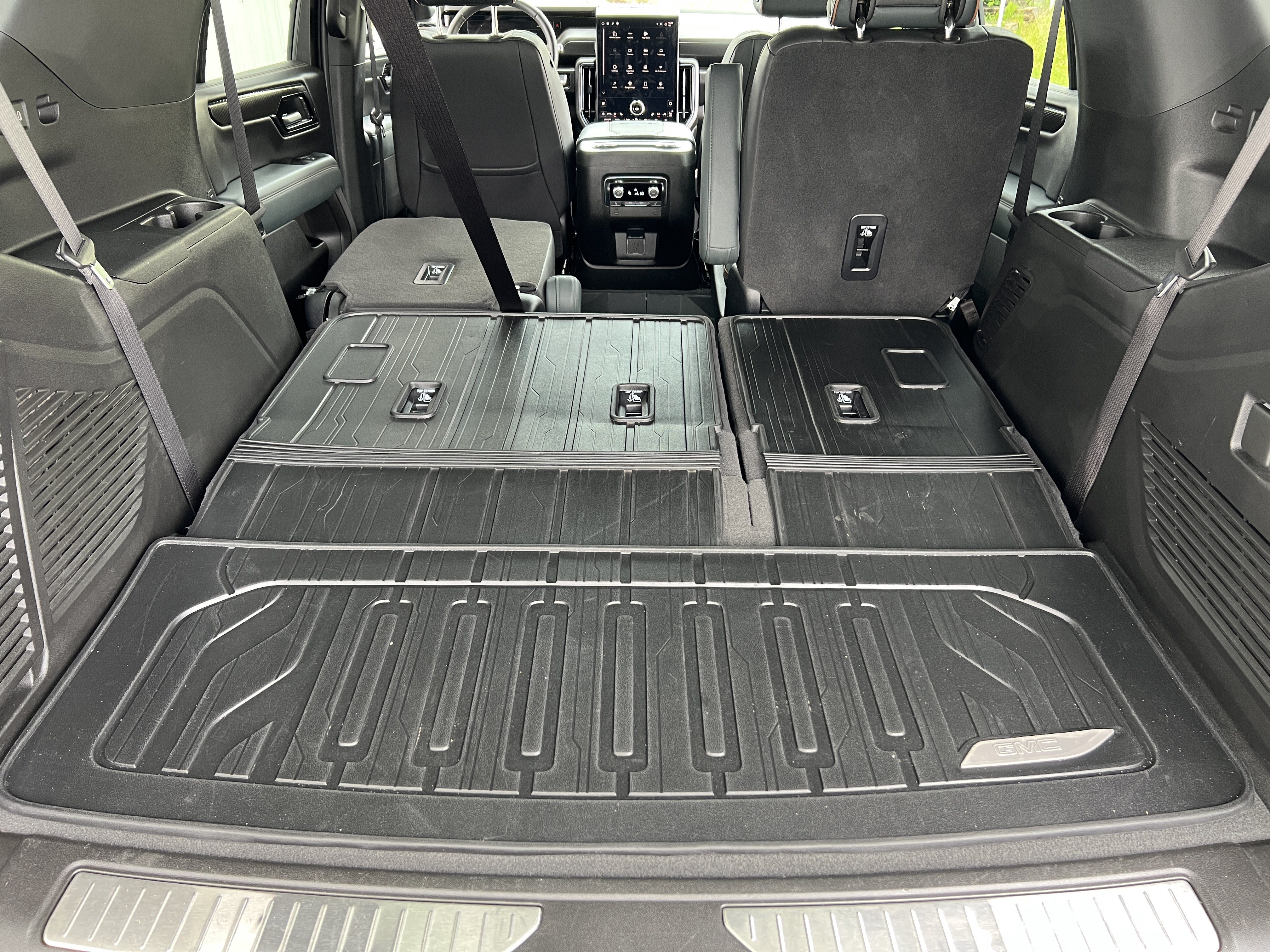Used 2025 GMC Yukon AT4 w/ AT4 Premium Package AWD/4WD image 23
