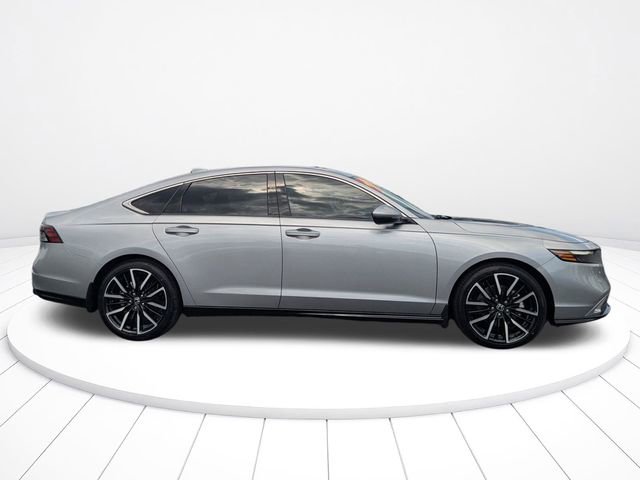 Used 2023 Honda Accord Touring image 2