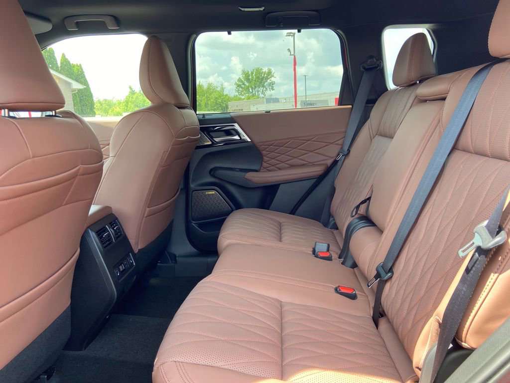 New 2026 Mitsubishi Outlander AWD image 17