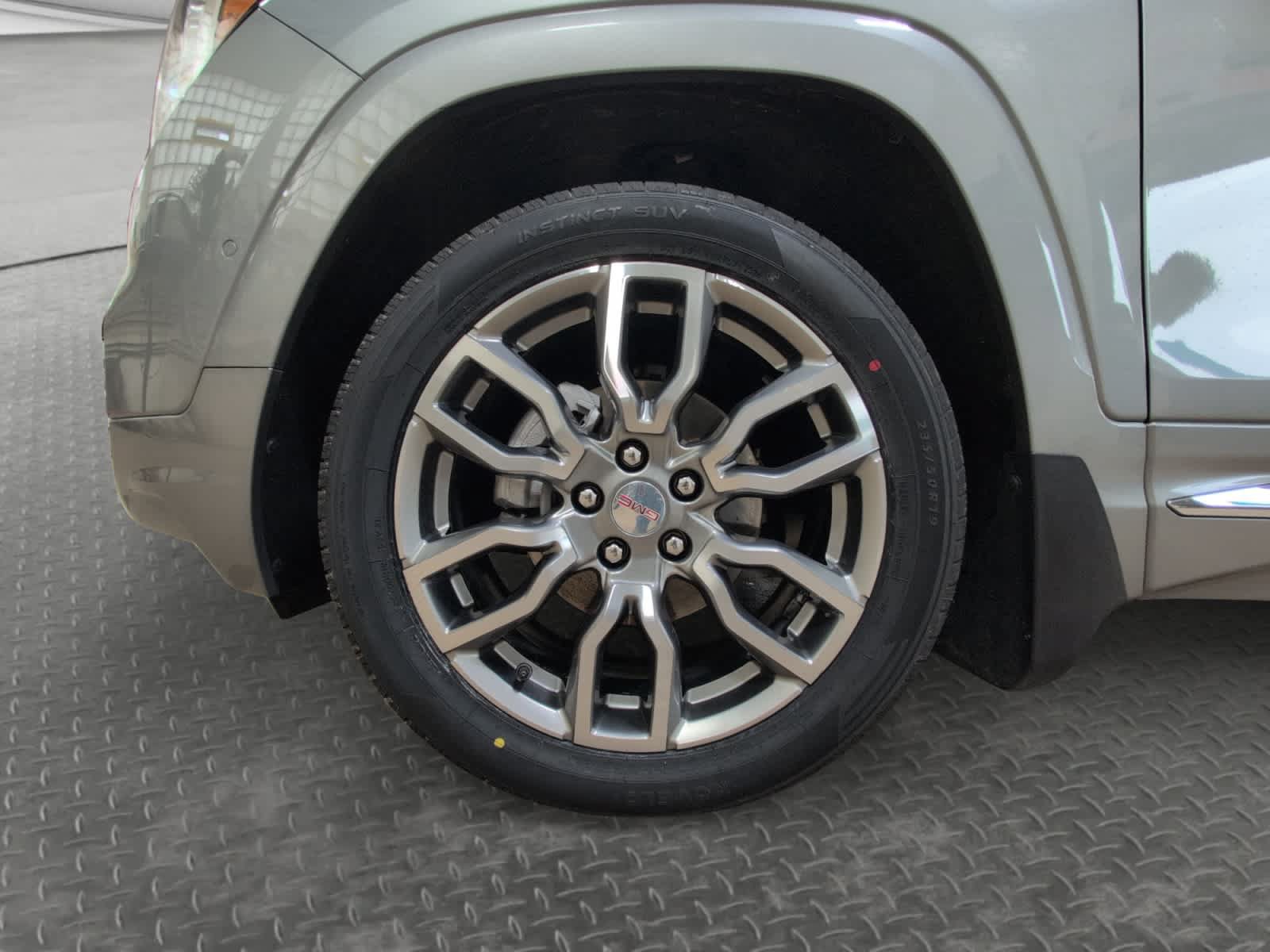Used 2024 GMC Terrain Denali w/ Denali Premium Package AWD/4WD image 14