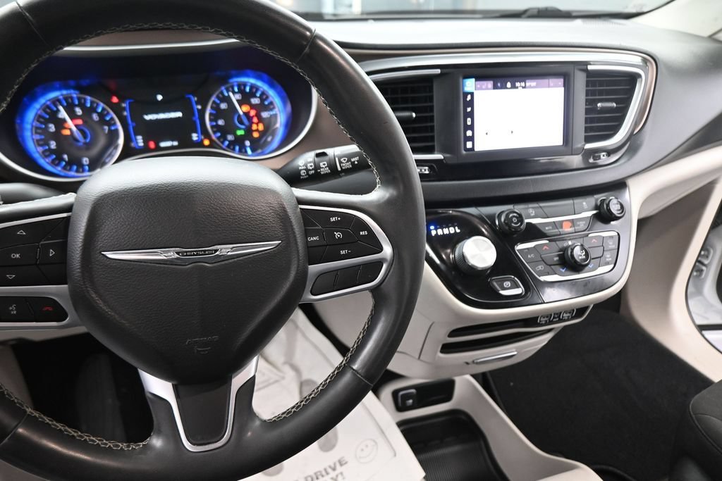 Used 2022 Chrysler Voyager LX FWD image 39