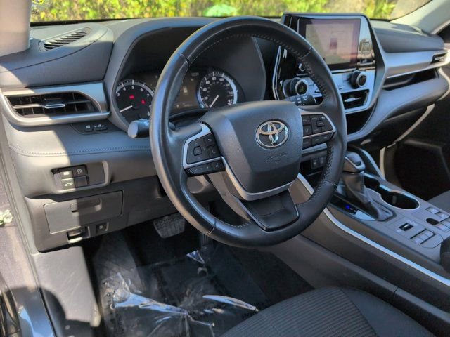Used 2024 Toyota Highlander LE image 15