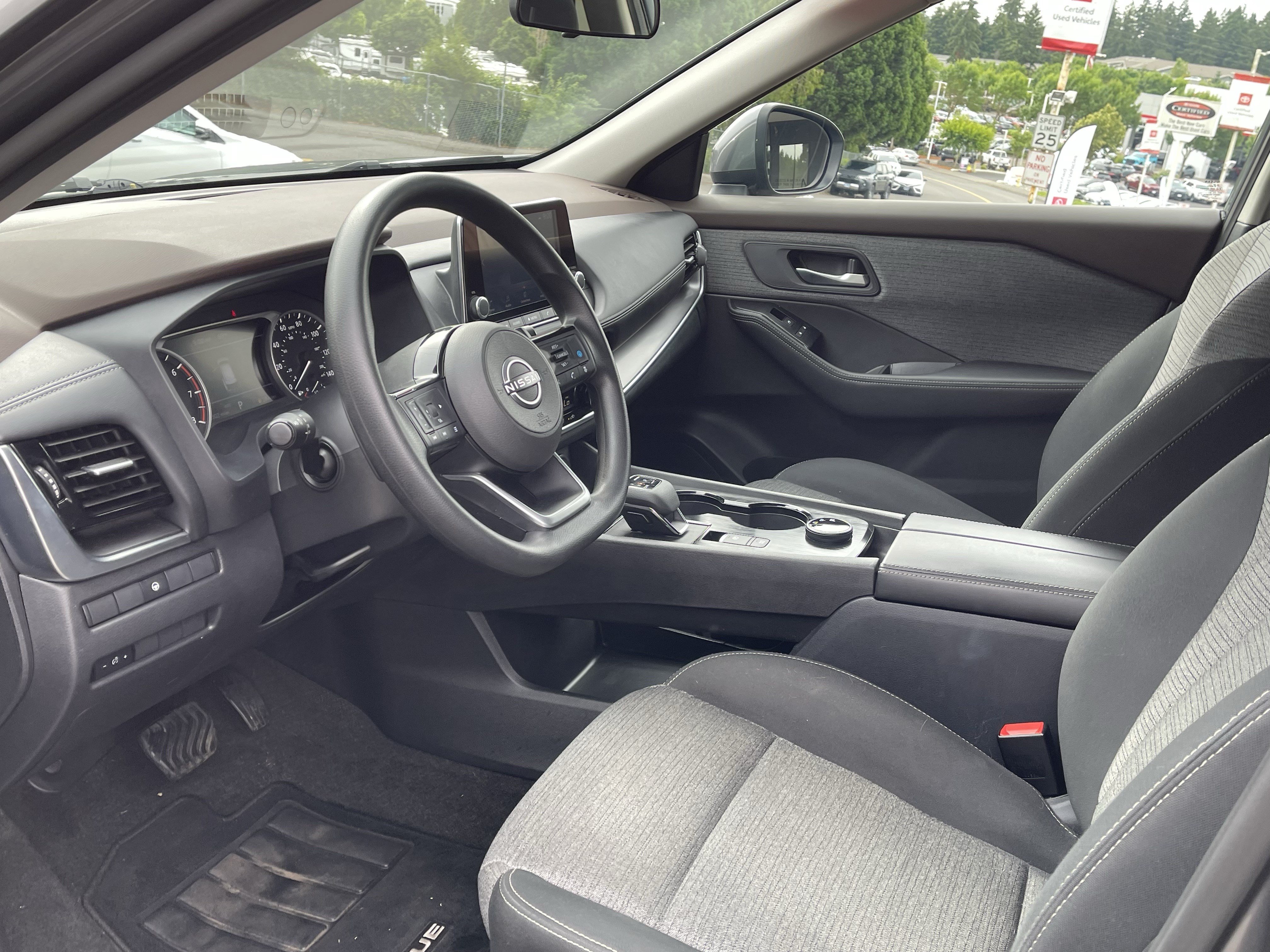 Used 2022 Nissan Rogue SV AWD/4WD image 10