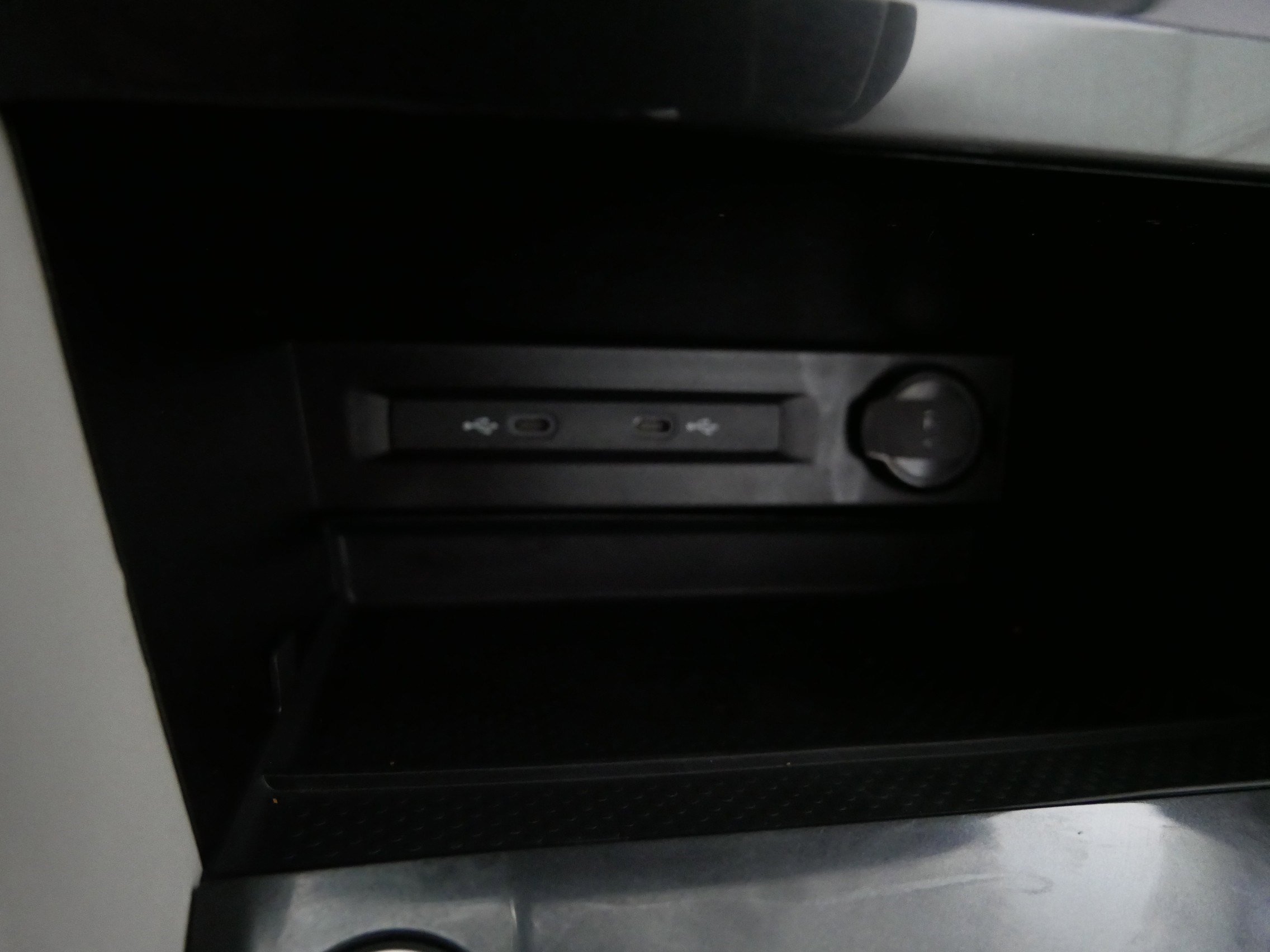 Used 2023 Volkswagen Tiguan SE w/ Panoramic Sunroof Package image 29