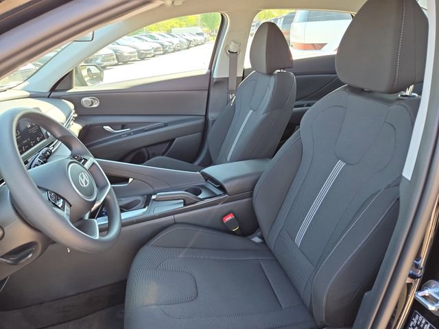 New 2026 Hyundai Elantra SE FWD image 23