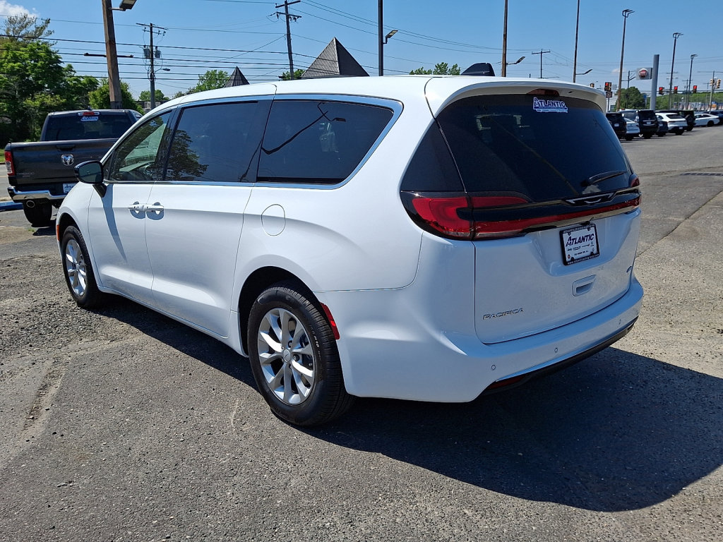 New 2027 Chrysler Pacifica Select AWD/4WD image 7