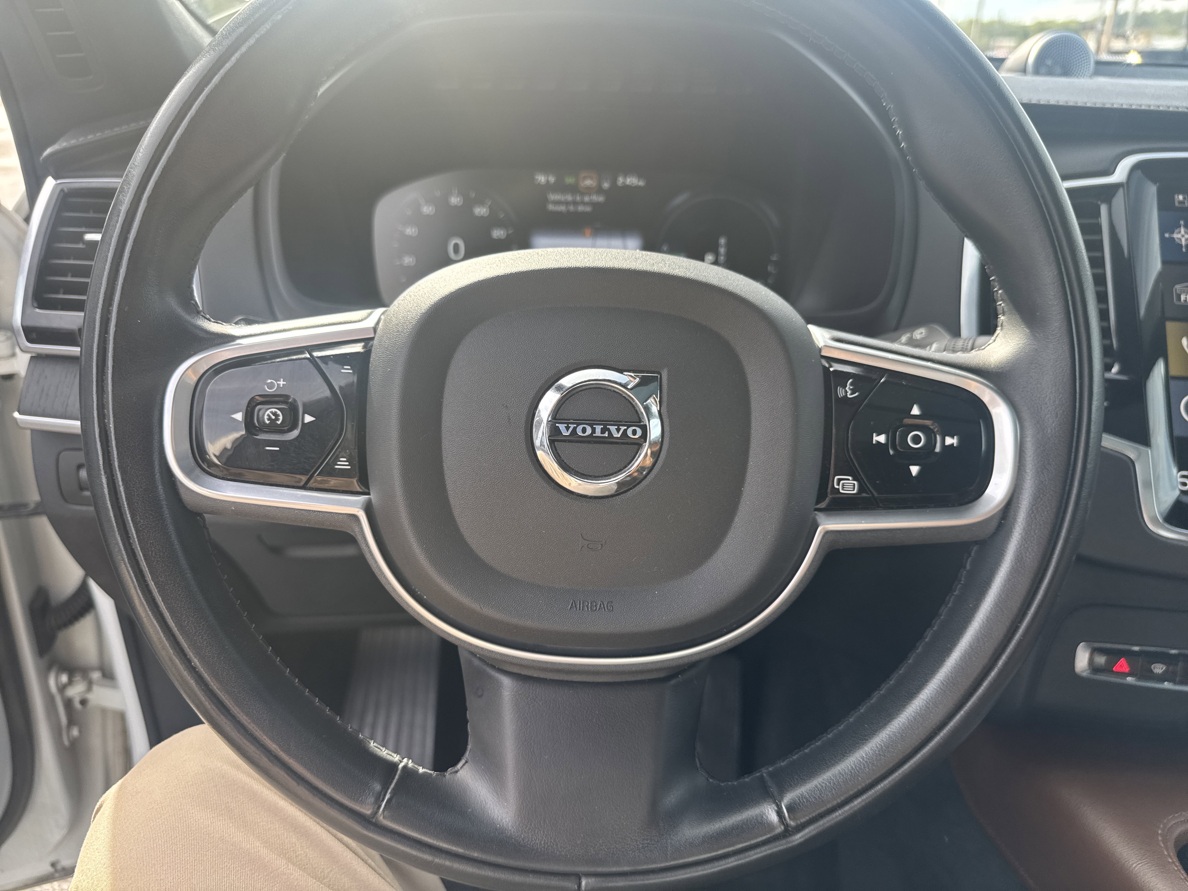 Used 2022 Volvo XC90 T8 Inscription image 17