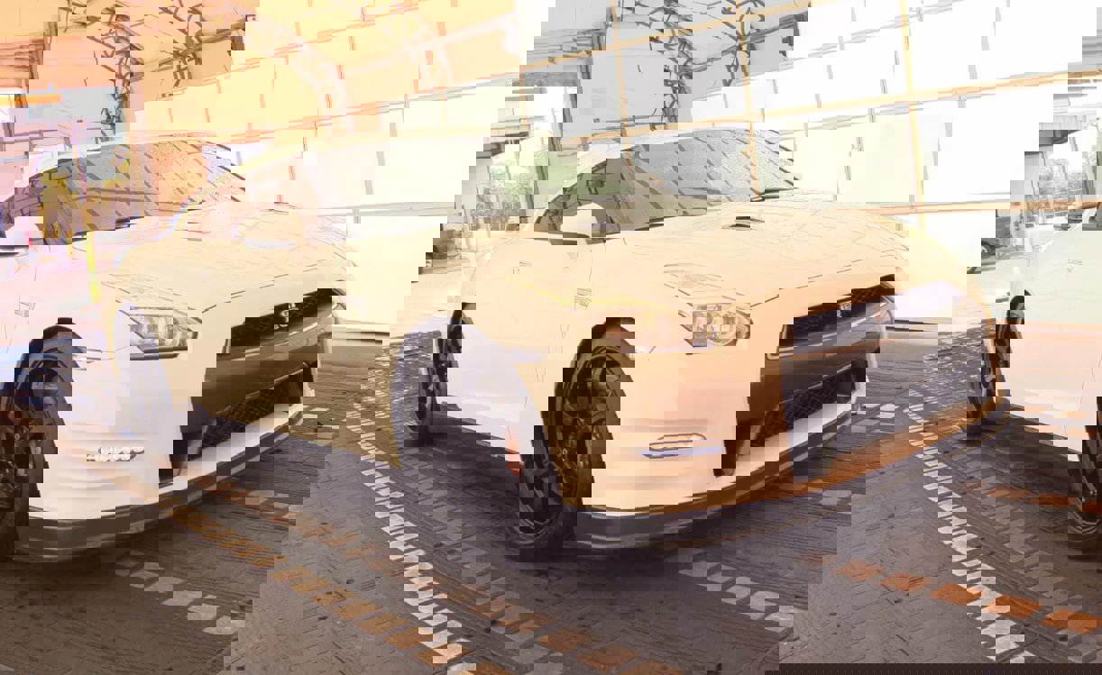 Used 2015 Nissan GT-R Premium image 12