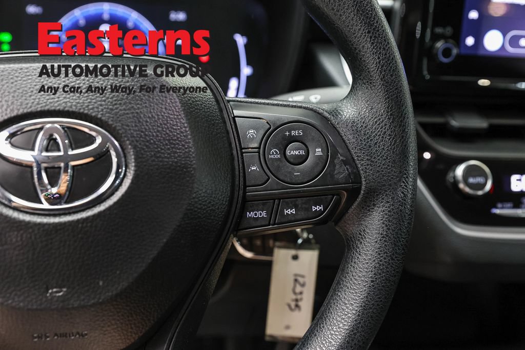 Used 2026 Toyota Corolla LE FWD image 15