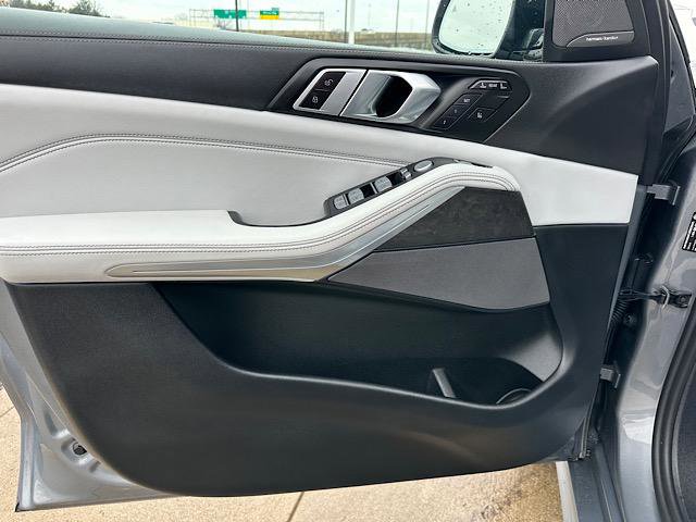 Certified 2024 BMW X7 xDrive40i w/ M Sport Package image 17