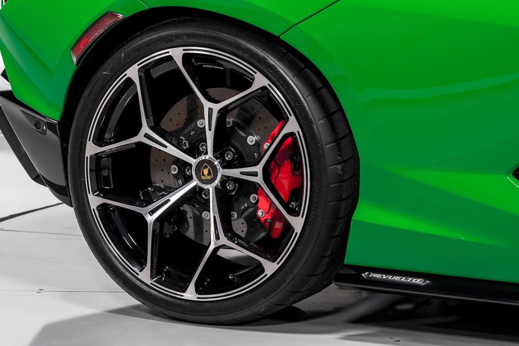 Used 2024 Lamborghini Revuelto image 47