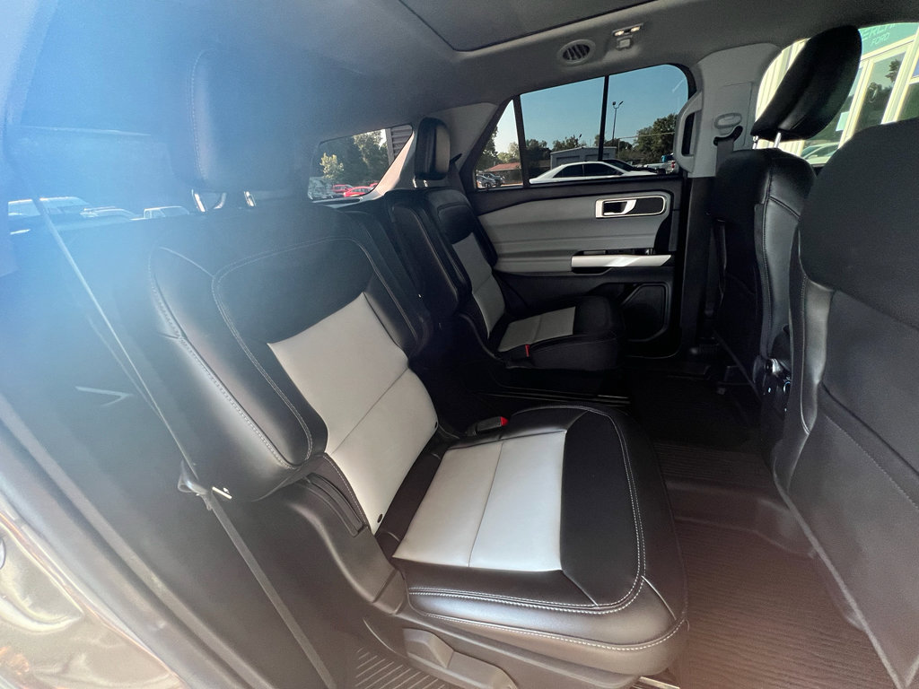 Used 2023 Ford Explorer XLT w/ Equipment Group 202A RWD image 17