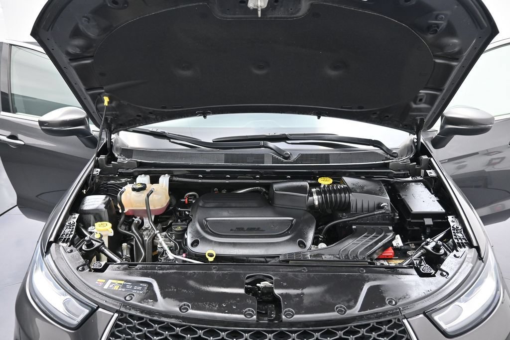 Used 2023 Chrysler Pacifica Touring-L FWD image 27