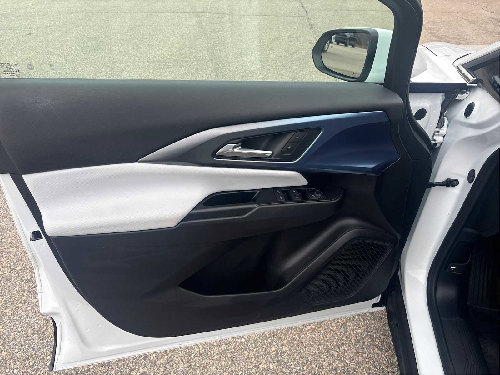 Certified 2025 Chevrolet Equinox EV LT image 20