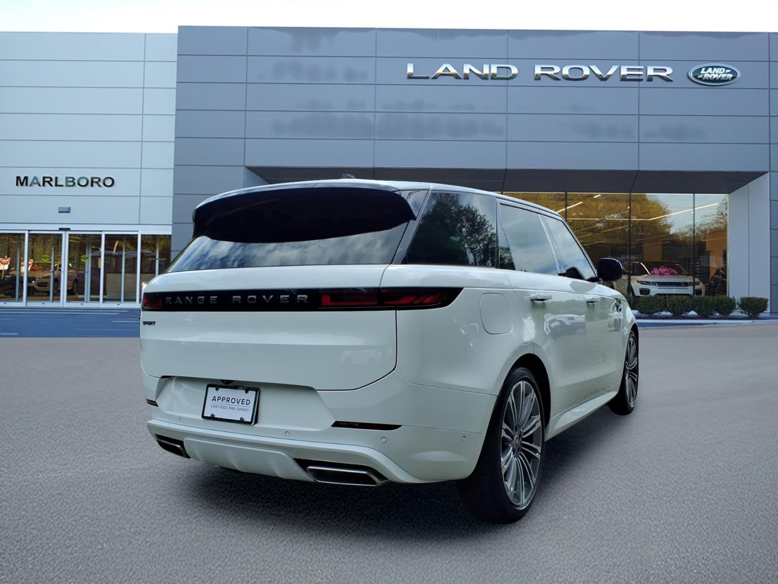 Certified 2025 Land Rover Range Rover Sport Dynamic SE AWD/4WD image 2
