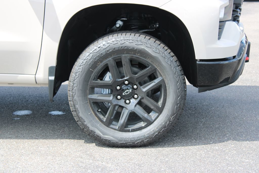 New 2026 Chevrolet Silverado 1500 Custom Trail Boss w/ LPO, Dark Essentials Package AWD/4WD image 12