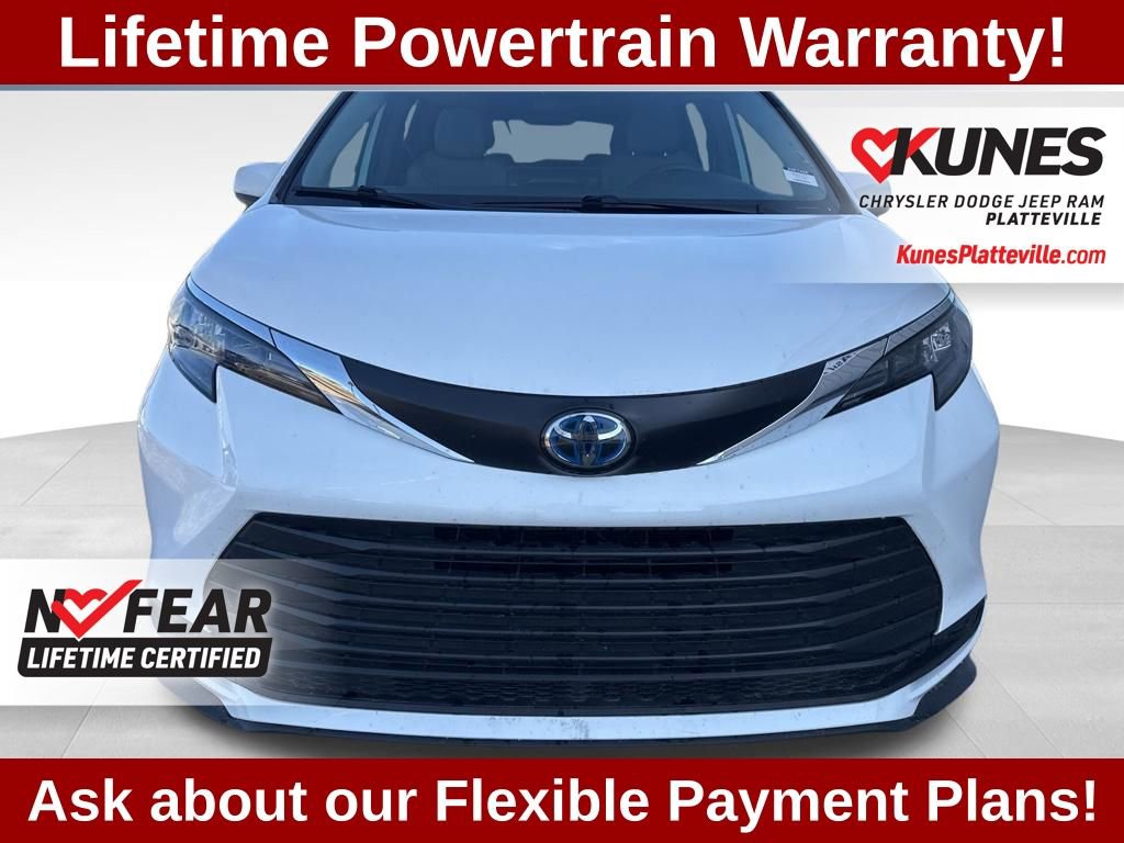 Used 2025 Toyota Sienna LE image 10