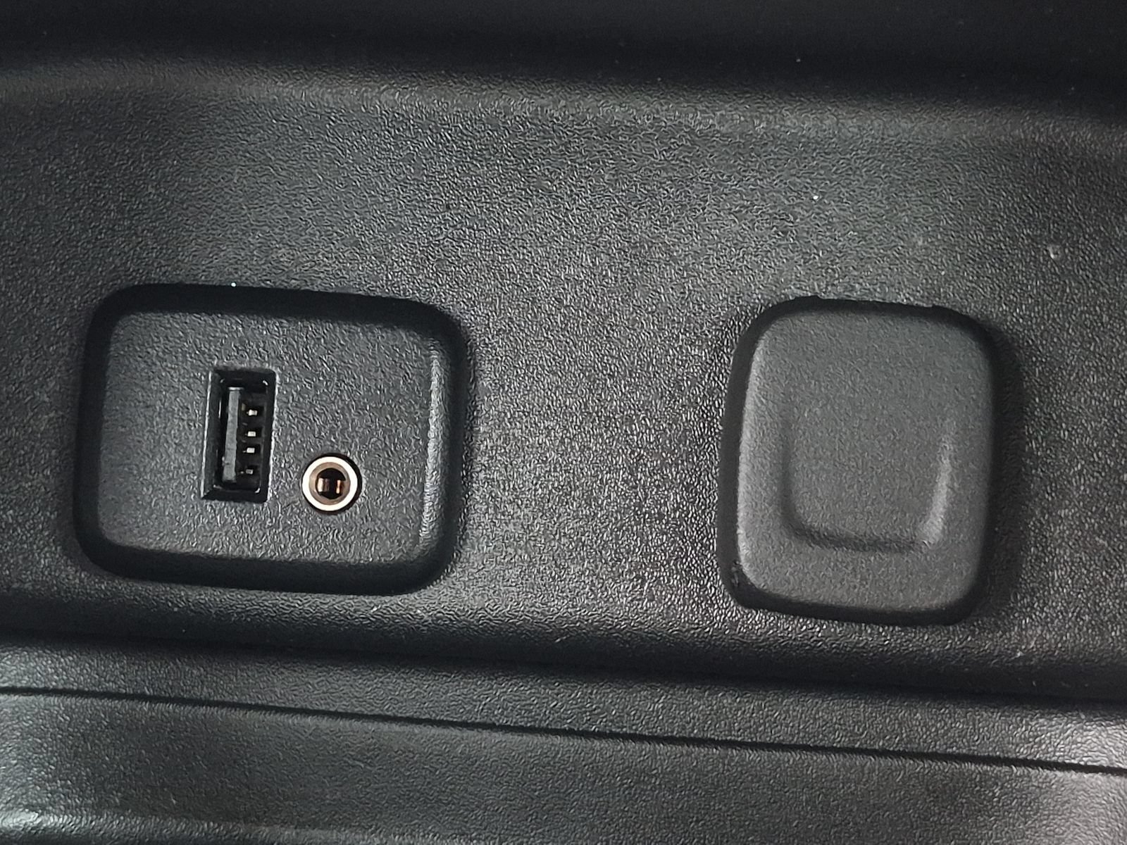 Used 2018 Chevrolet Equinox LS FWD image 29