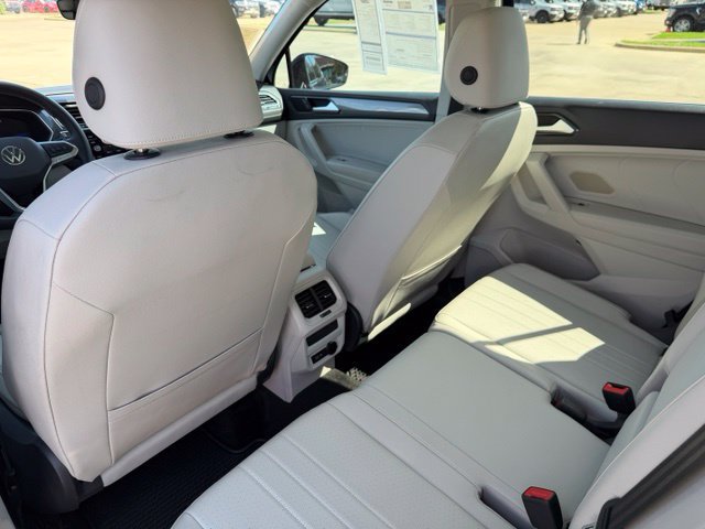 Used 2023 Volkswagen Tiguan SE w/ Panoramic Sunroof Package FWD image 24