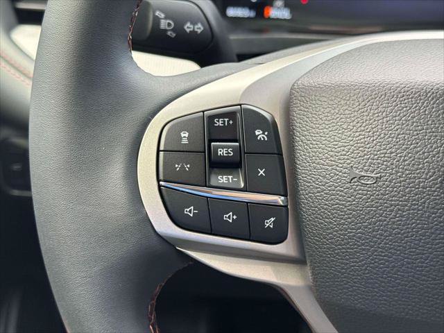 Used 2025 Ford Explorer Active AWD/4WD image 23