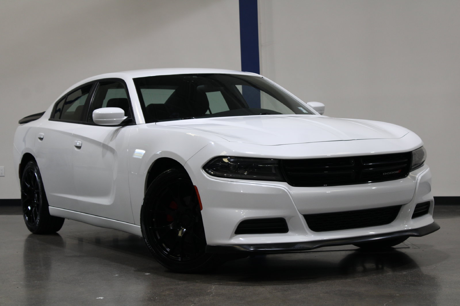 Used 2022 Dodge Charger SXT RWD image 2