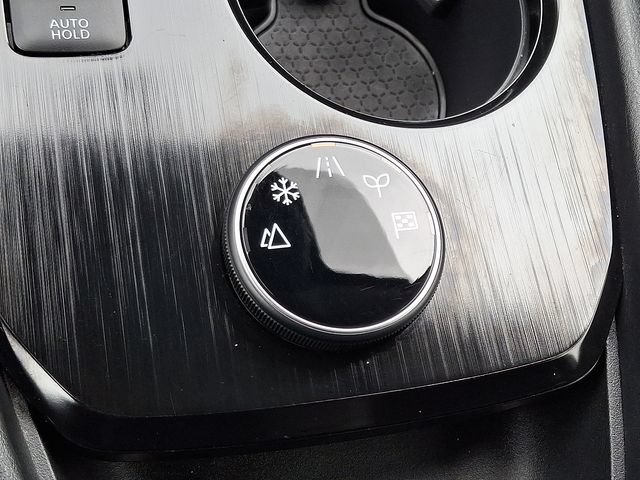 Used 2025 Nissan Rogue SV AWD/4WD image 25