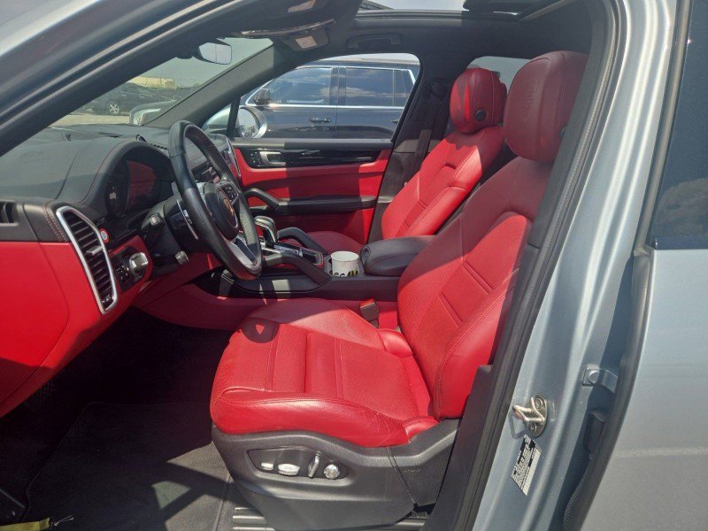 Used 2020 Porsche Cayenne image 2