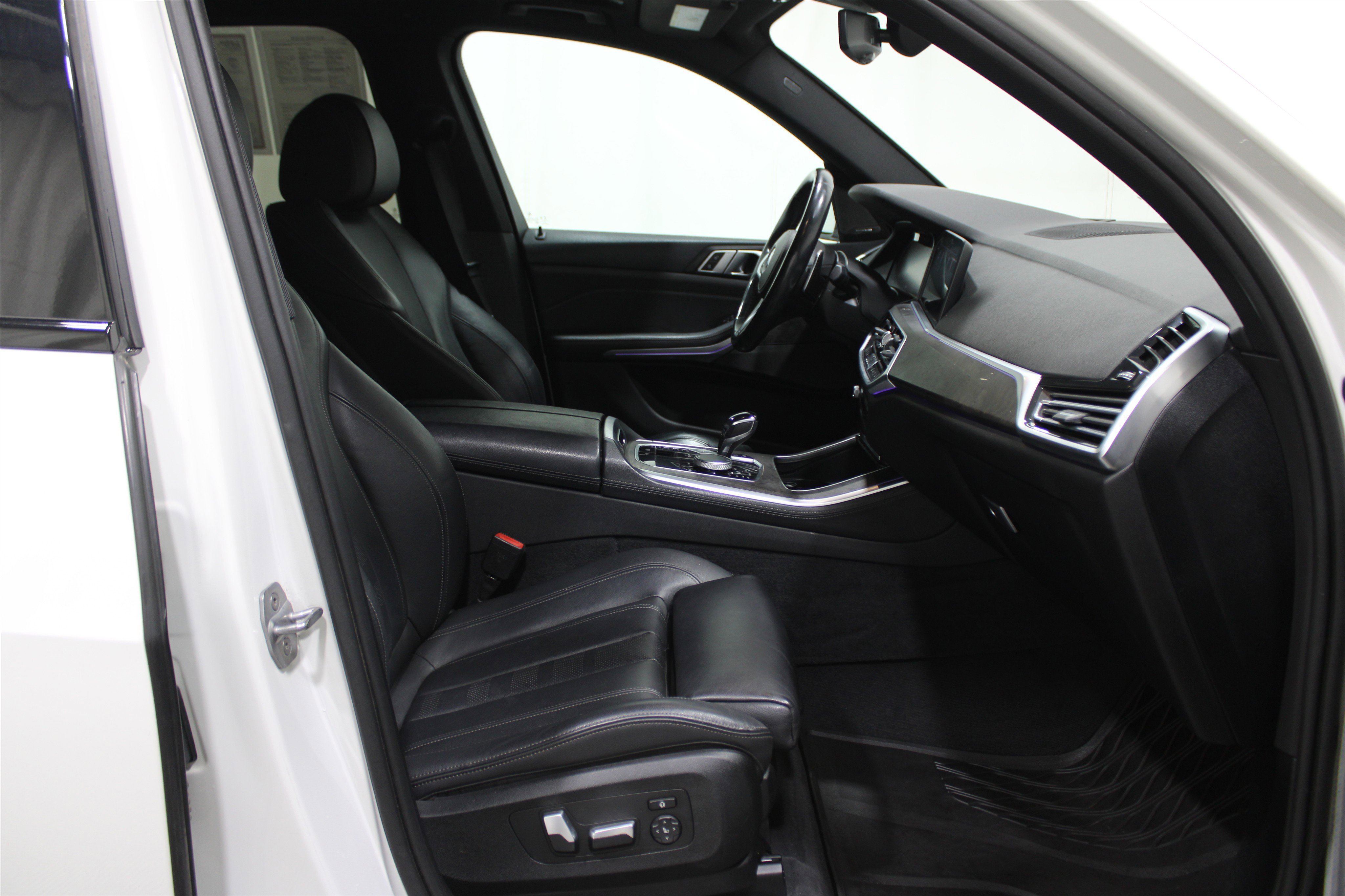 Used 2019 BMW X5 xDrive40i w/ M Sport Package image 28