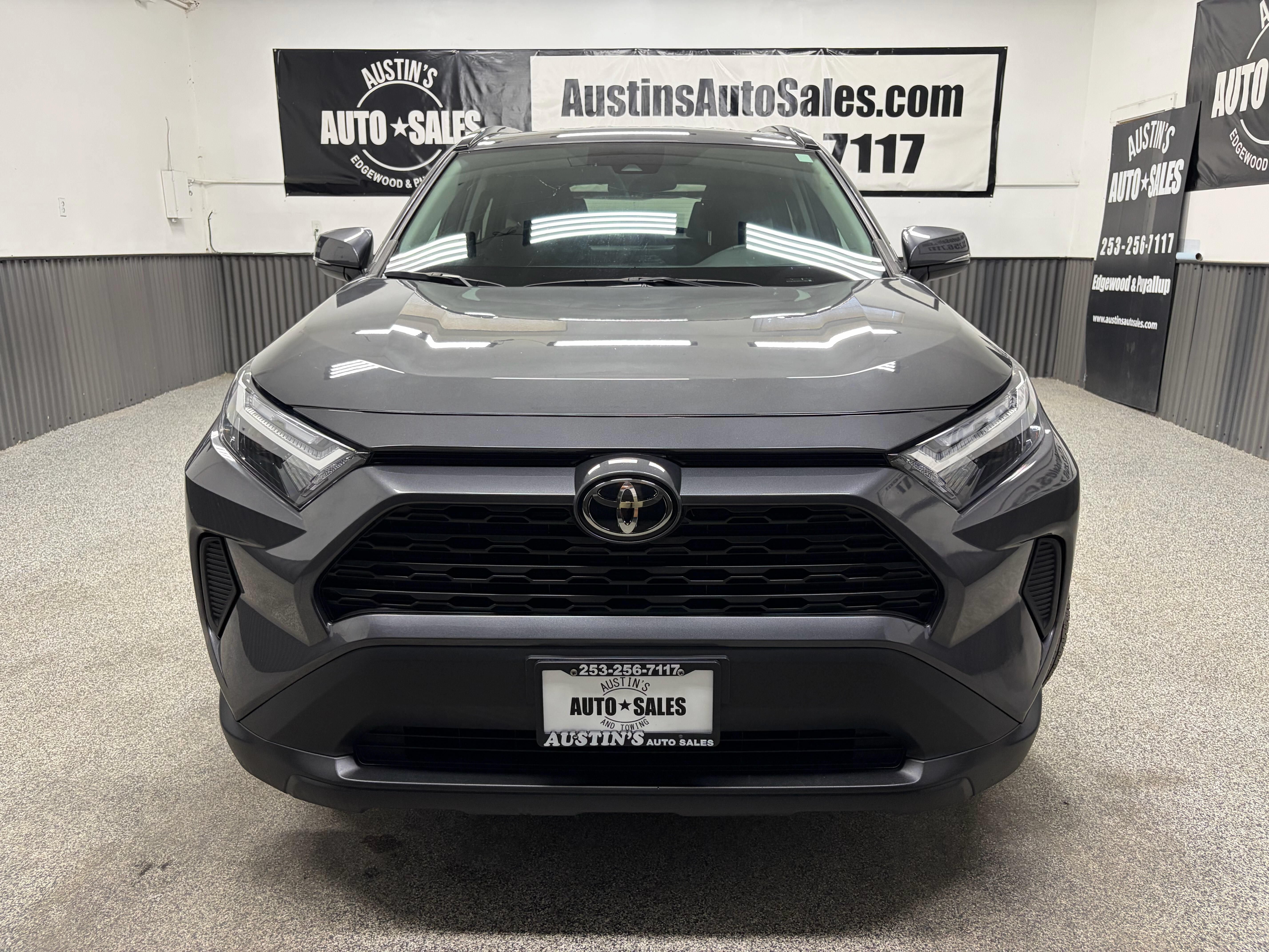 Used 2023 Toyota RAV4 XLE w/ XLE Grade Weather Package AWD/4WD image 5
