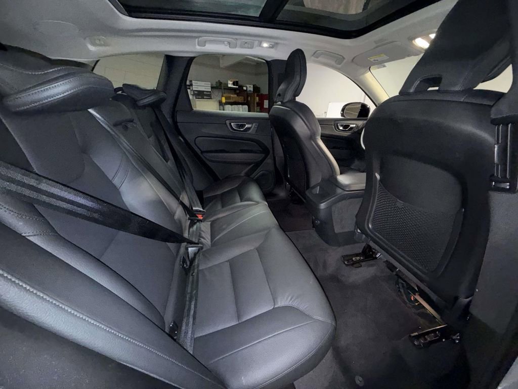 Used 2024 Volvo XC60 B5 Plus image 16