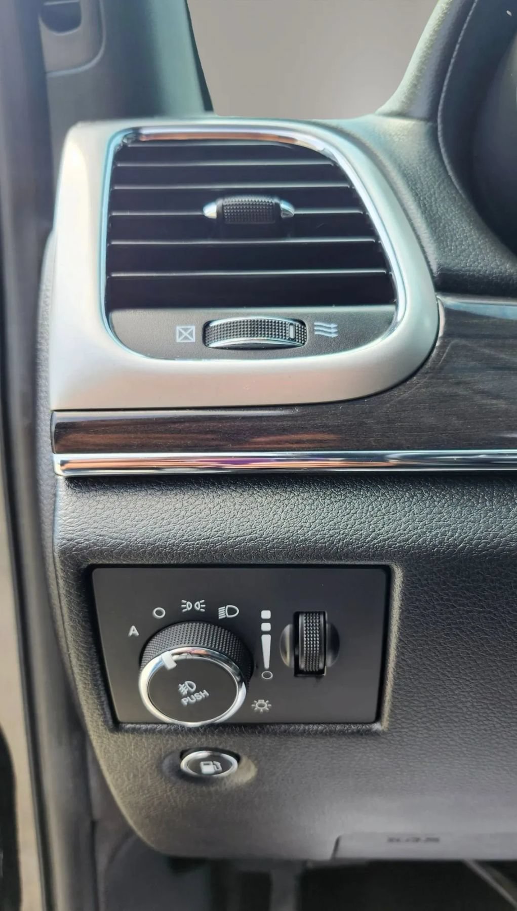 Used 2015 Jeep Grand Cherokee High Altitude AWD/4WD image 28