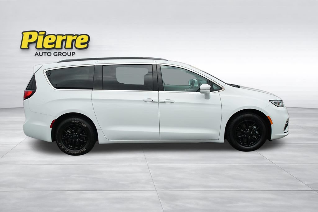 Used 2022 Chrysler Pacifica Touring-L FWD image 3