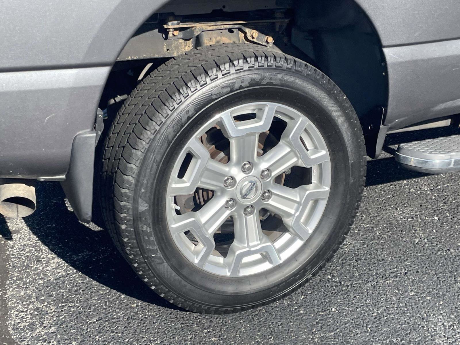 Used 2016 Nissan Titan SV image 3