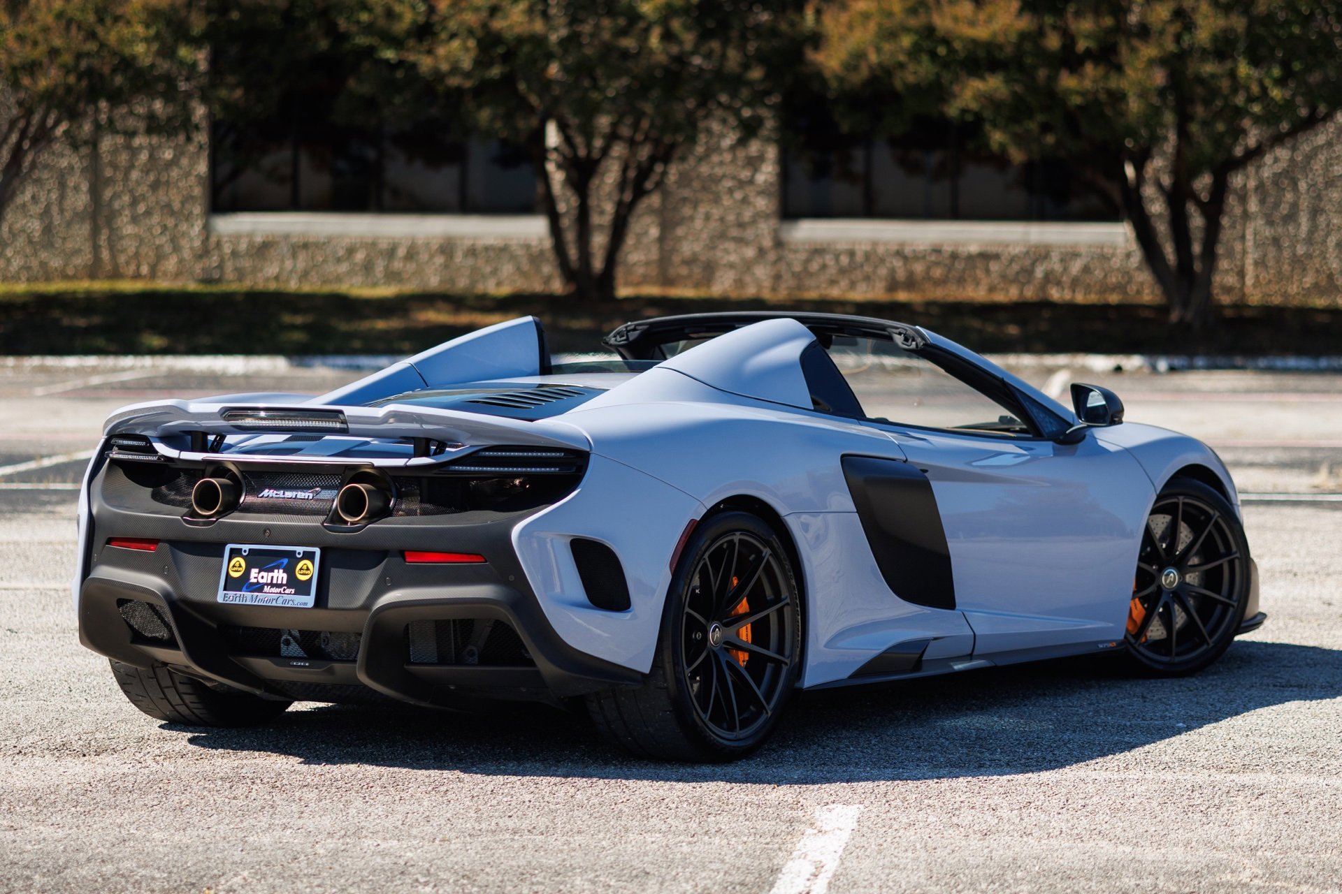 Used 2016 McLaren 675LT Spider image 11