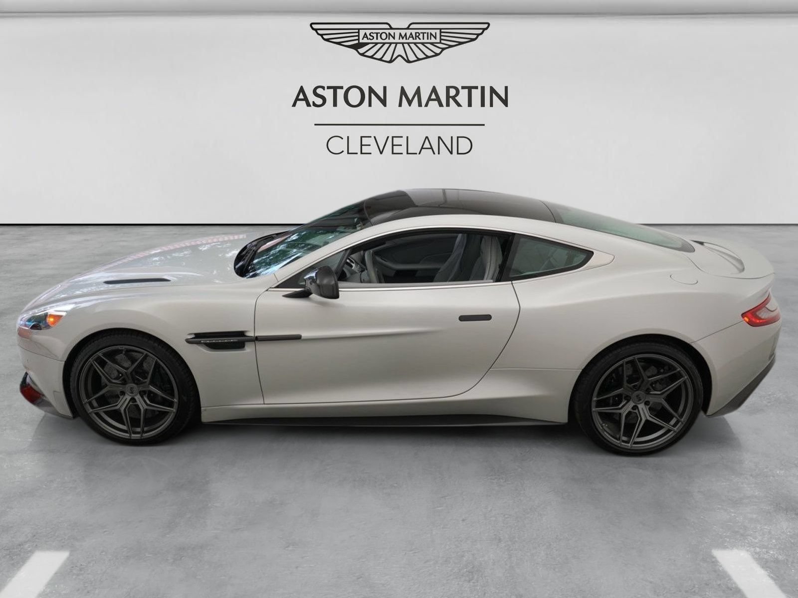 Used 2016 Aston Martin Vanquish Coupe RWD image 41