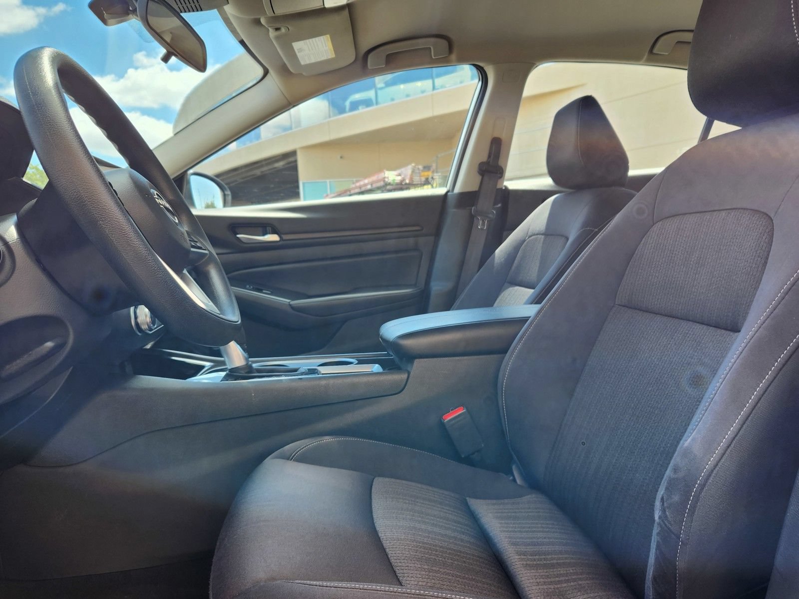 Used 2024 Nissan Altima 2.5 SV FWD image 46