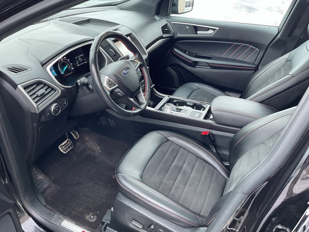 Used 2020 Ford Edge ST-Line w/ Cold Weather Package image 10