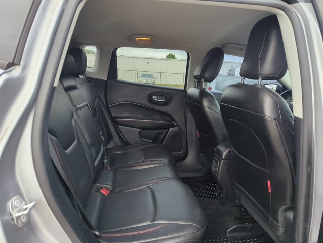 Used 2018 Jeep Compass Trailhawk w/ Leather Interior Group AWD/4WD image 20