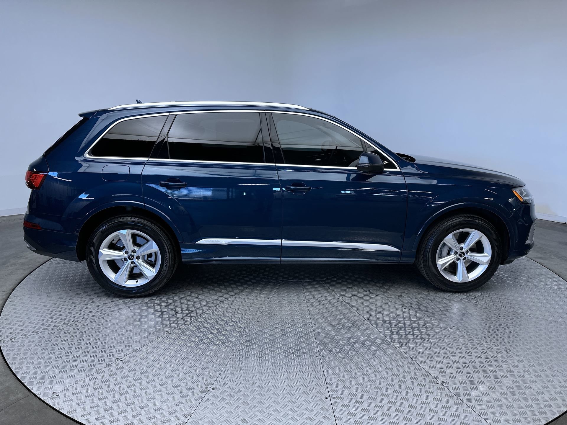 Used 2022 Audi Q7 2.0T Premium Plus w/ Premium Plus Package AWD/4WD image 10
