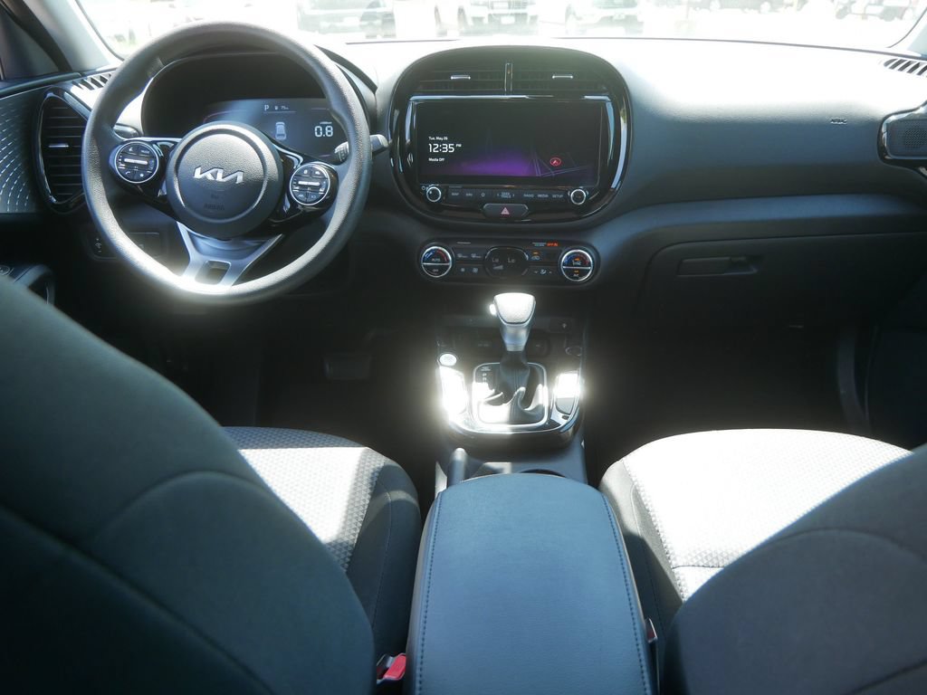 Used 2023 Kia Soul S FWD image 18