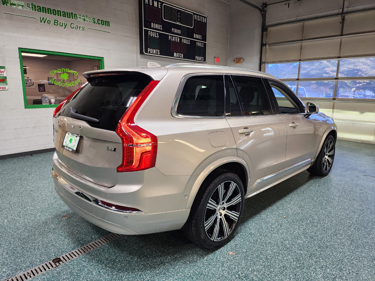 Used 2023 Volvo XC90 B6 Ultimate w/ Protection Package Premier image 6
