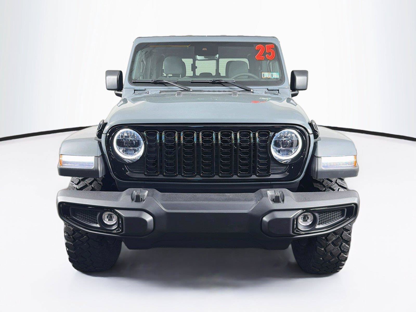 Used 2025 Jeep Gladiator Sport AWD/4WD image 6