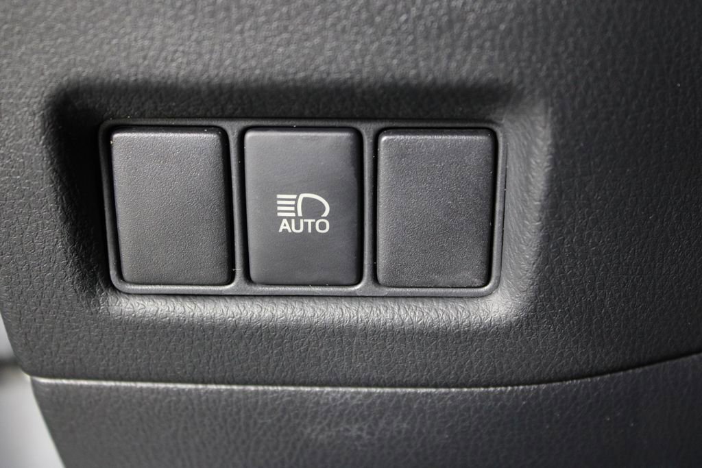 Used 2021 Toyota C-HR LE FWD image 21