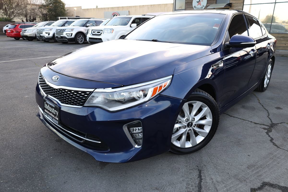 Used 2018 Kia Optima S w/ Panoramic Sunroof Package image 2
