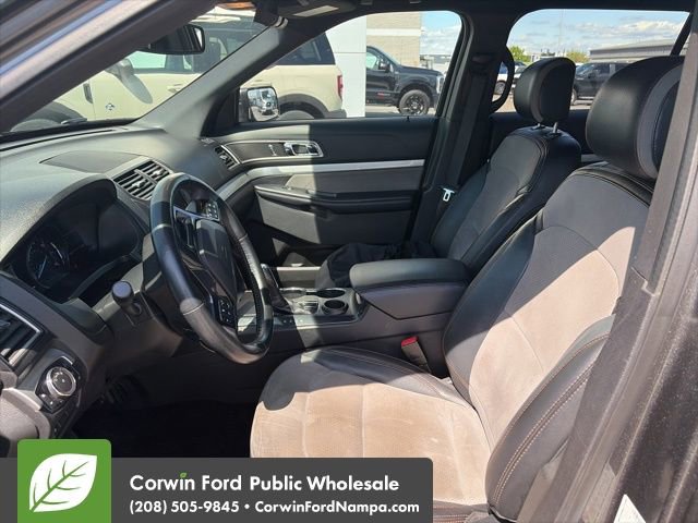 Used 2017 Ford Explorer XLT w/ Equipment Group 202A FWD image 15