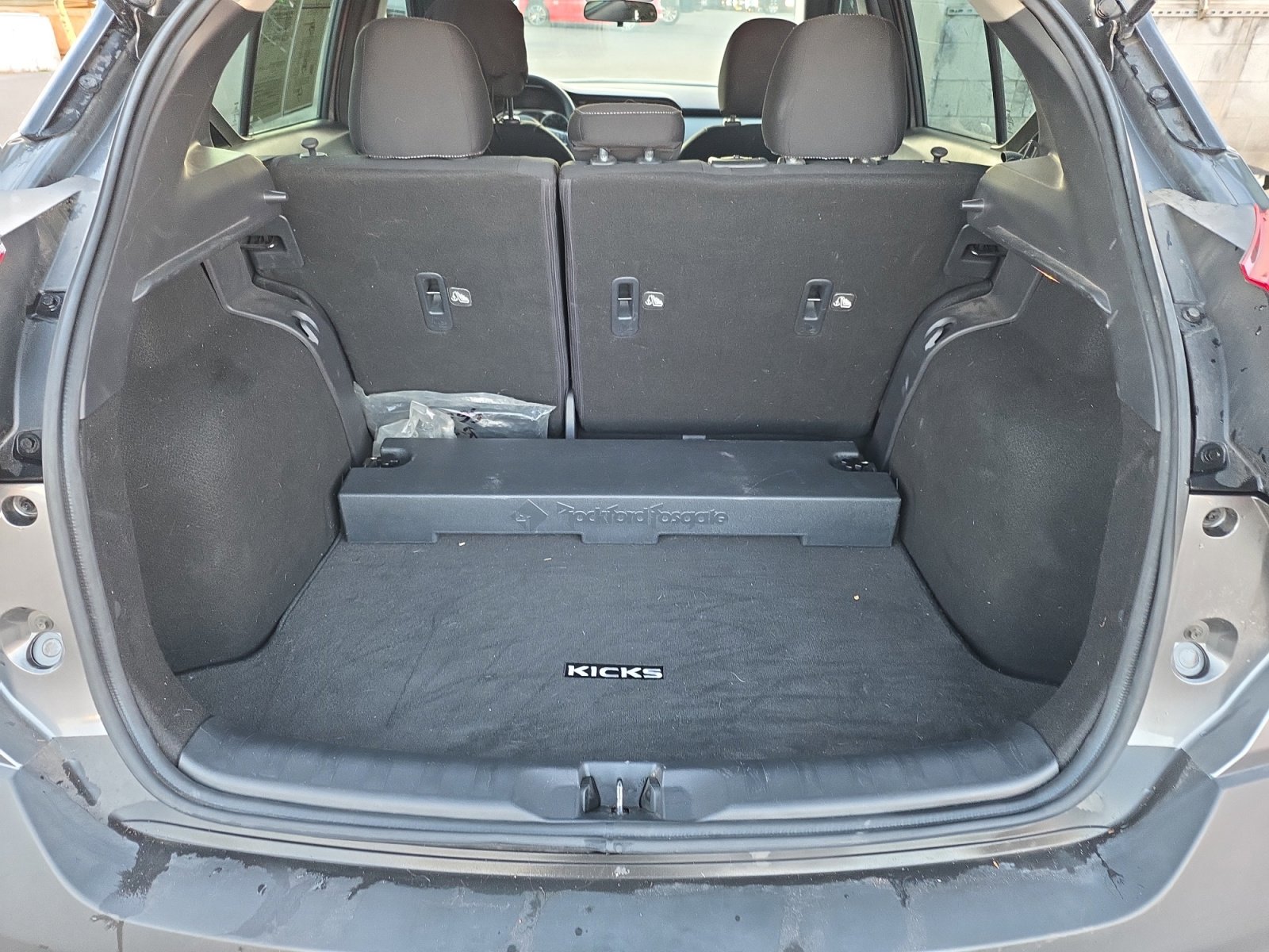 Used 2020 Nissan Kicks S image 27