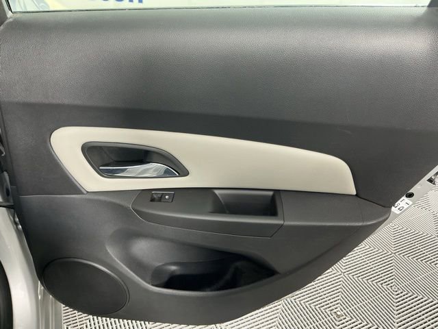 Used 2015 Chevrolet Cruze L FWD image 11