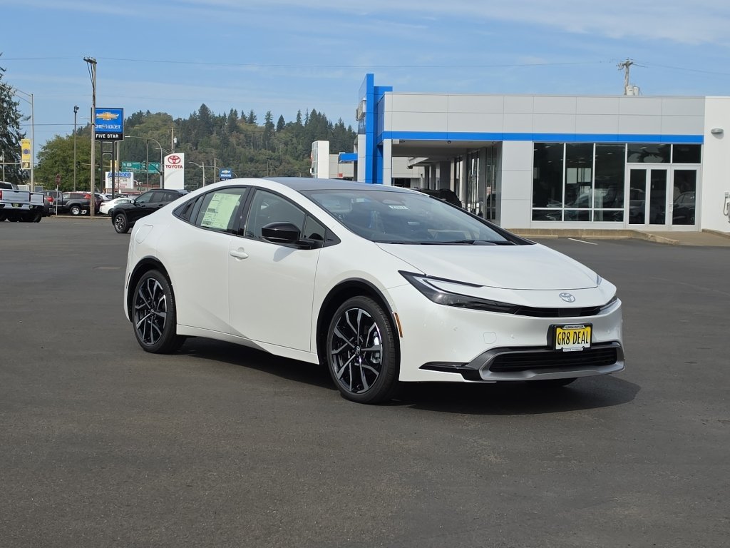 New 2027 Toyota Prius Plug-In Hybrid FWD image 2